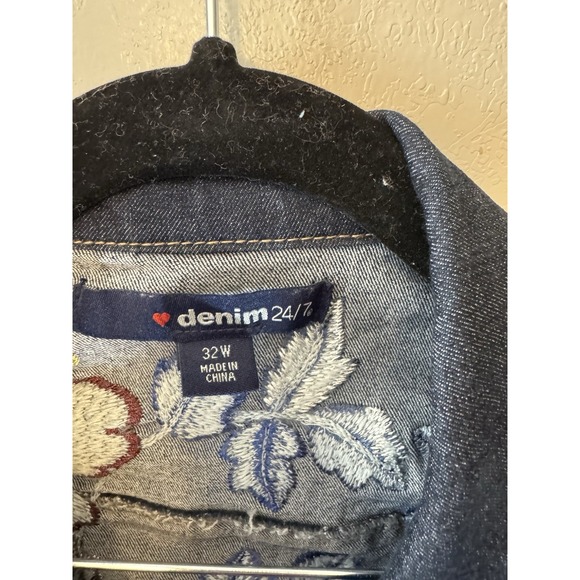 Denim 24/7 Plus Size Floral Embroidered Jean Jacket Size 32W - Picture 3 of 5